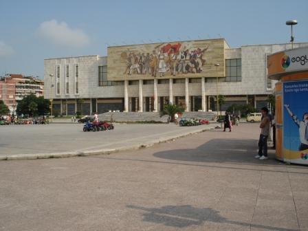 Tirana - centraal plein - Museum Nationale Geschiedenis